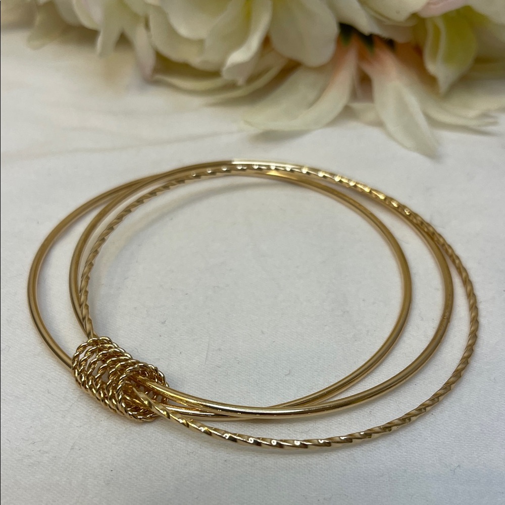 Bracelet Gold Tone Stackable Hoop Bangle Set - Women's Jewelry - Picture 2 of 4